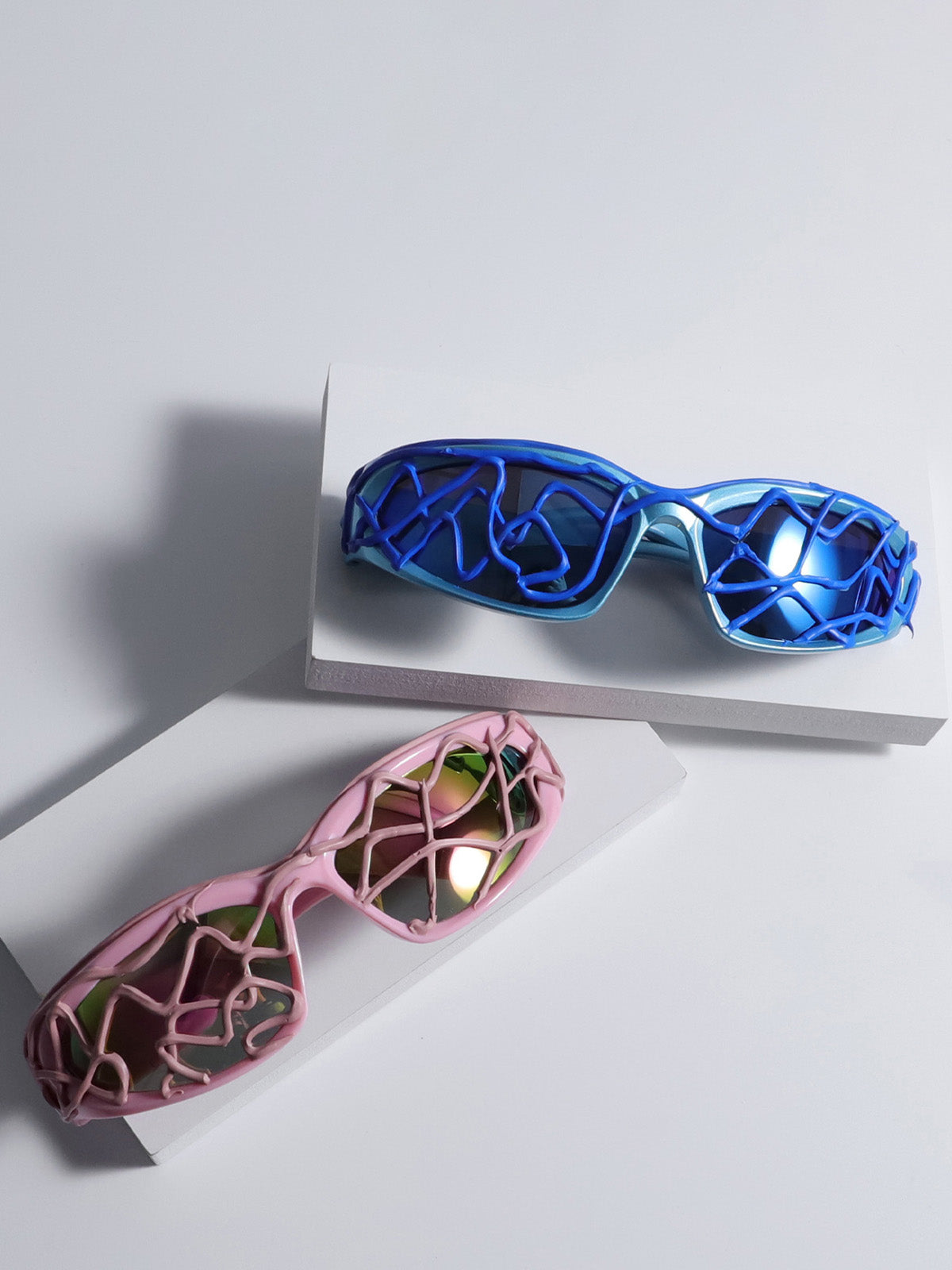 Futuristic Wavy Frame Sunglasses 